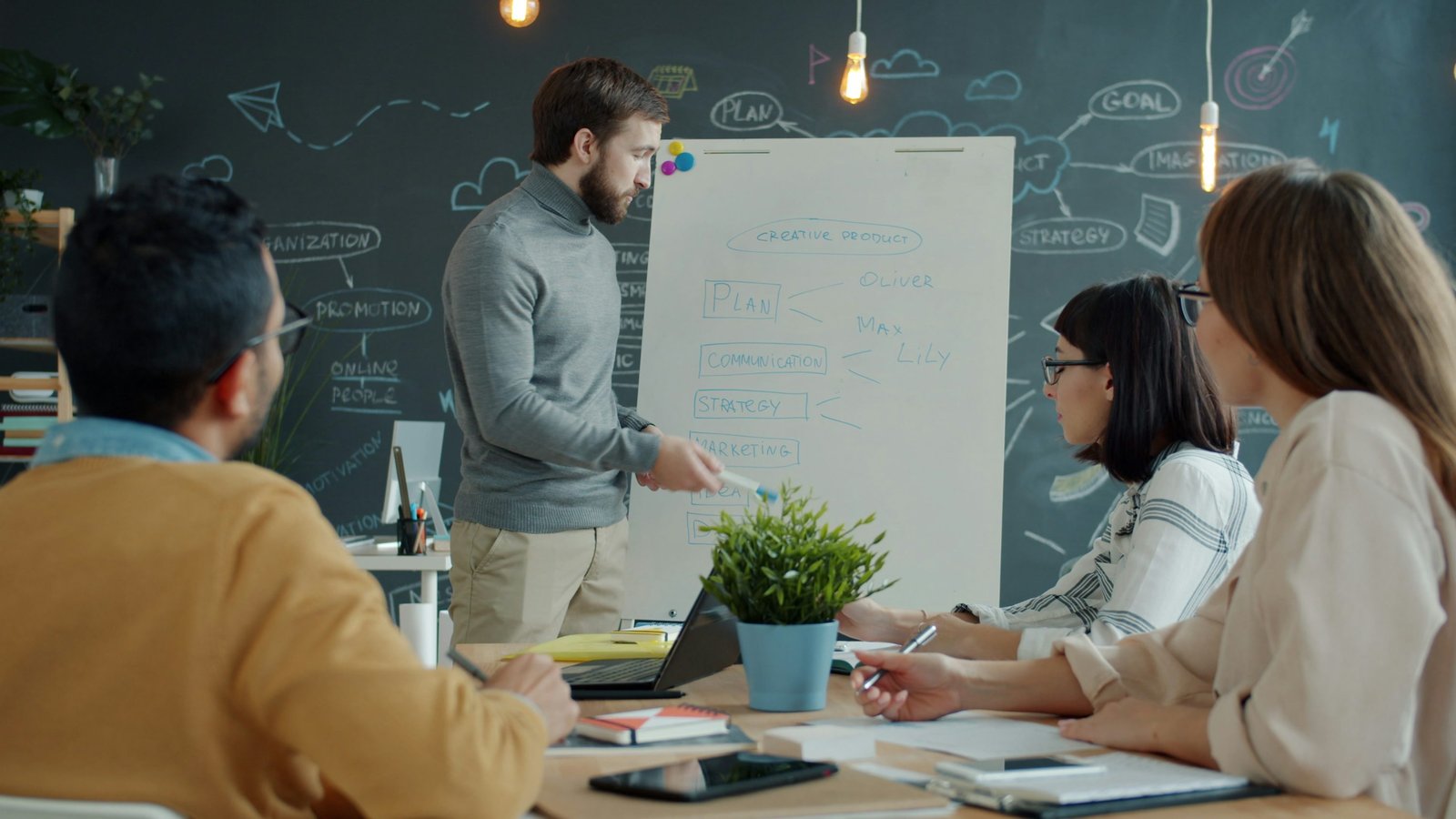 Sesión de estrategia de marketing para un negocio en Gijón